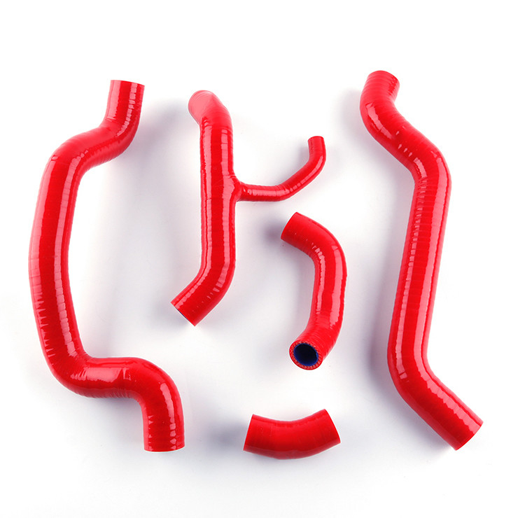 Service de moulage sur mesure pour les tuyaux de refroidissement de radiateurs en silicone dans les pièces automobiles sur mesure